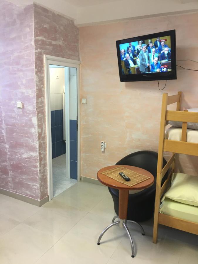 Hostel Grof Mrčajevci エクステリア 写真
