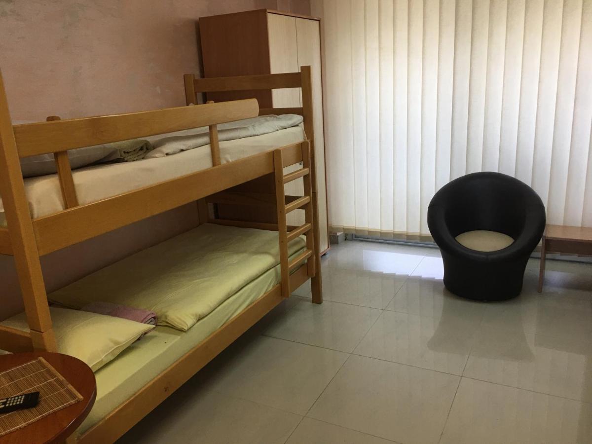Hostel Grof Mrčajevci エクステリア 写真