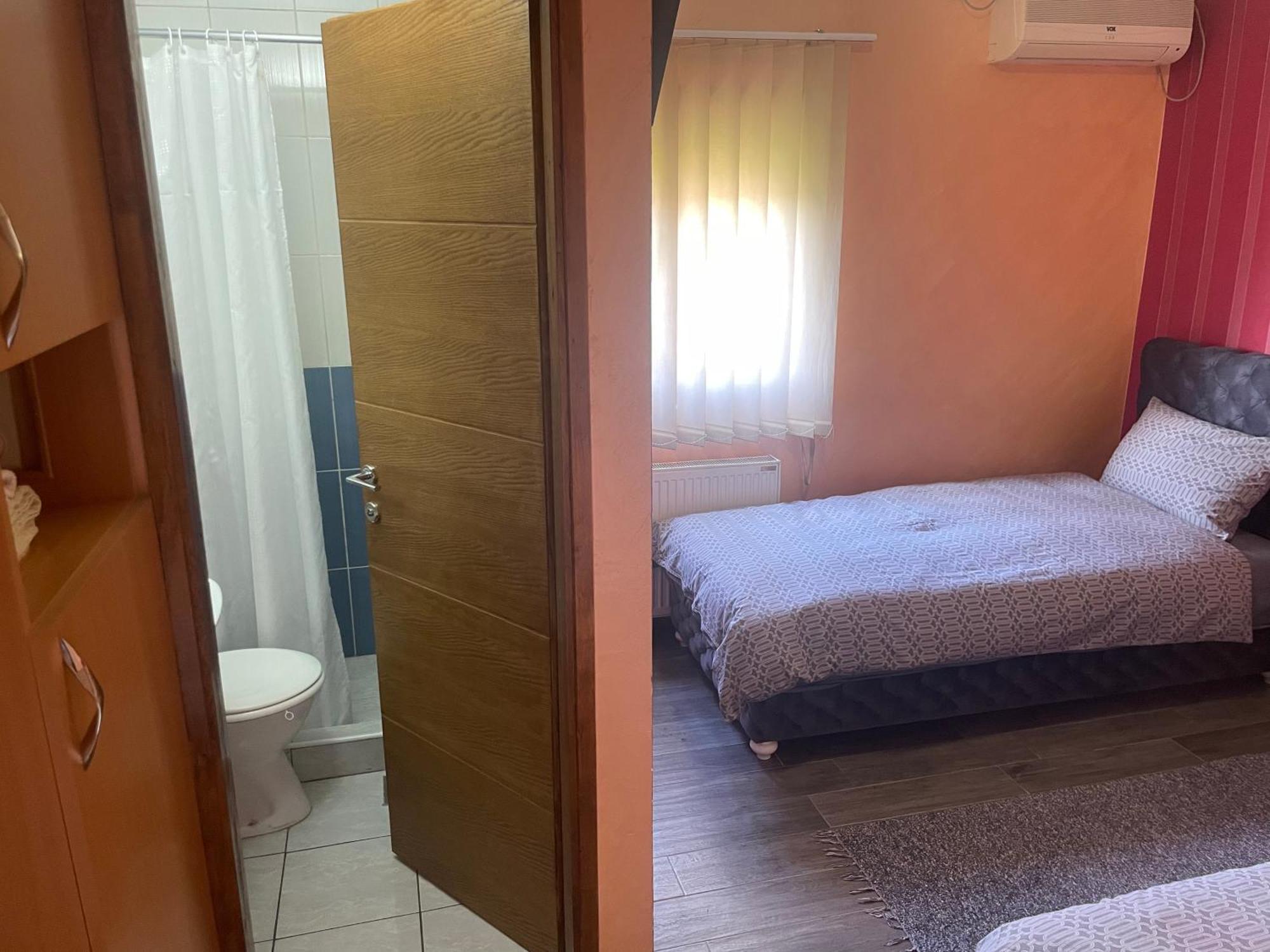 Hostel Grof Mrčajevci エクステリア 写真