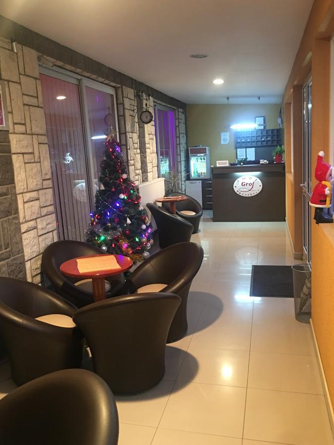 Hostel Grof Mrčajevci エクステリア 写真