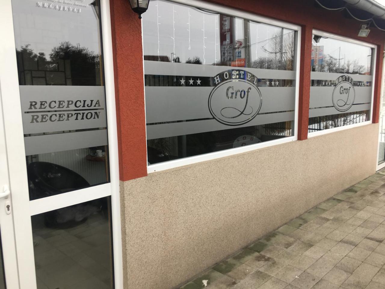 Hostel Grof Mrčajevci エクステリア 写真