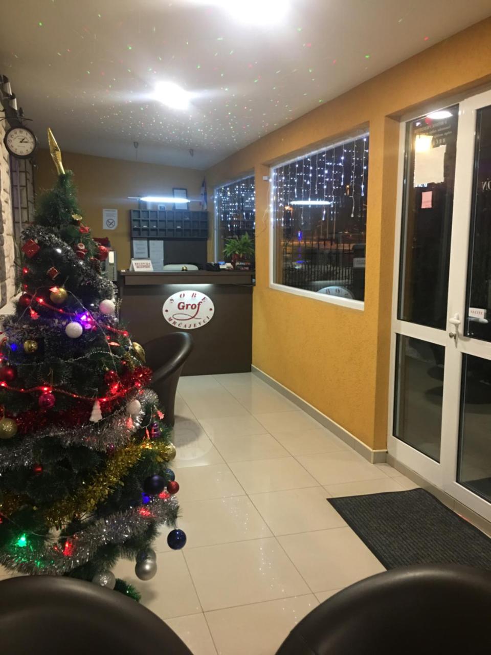 Hostel Grof Mrčajevci エクステリア 写真